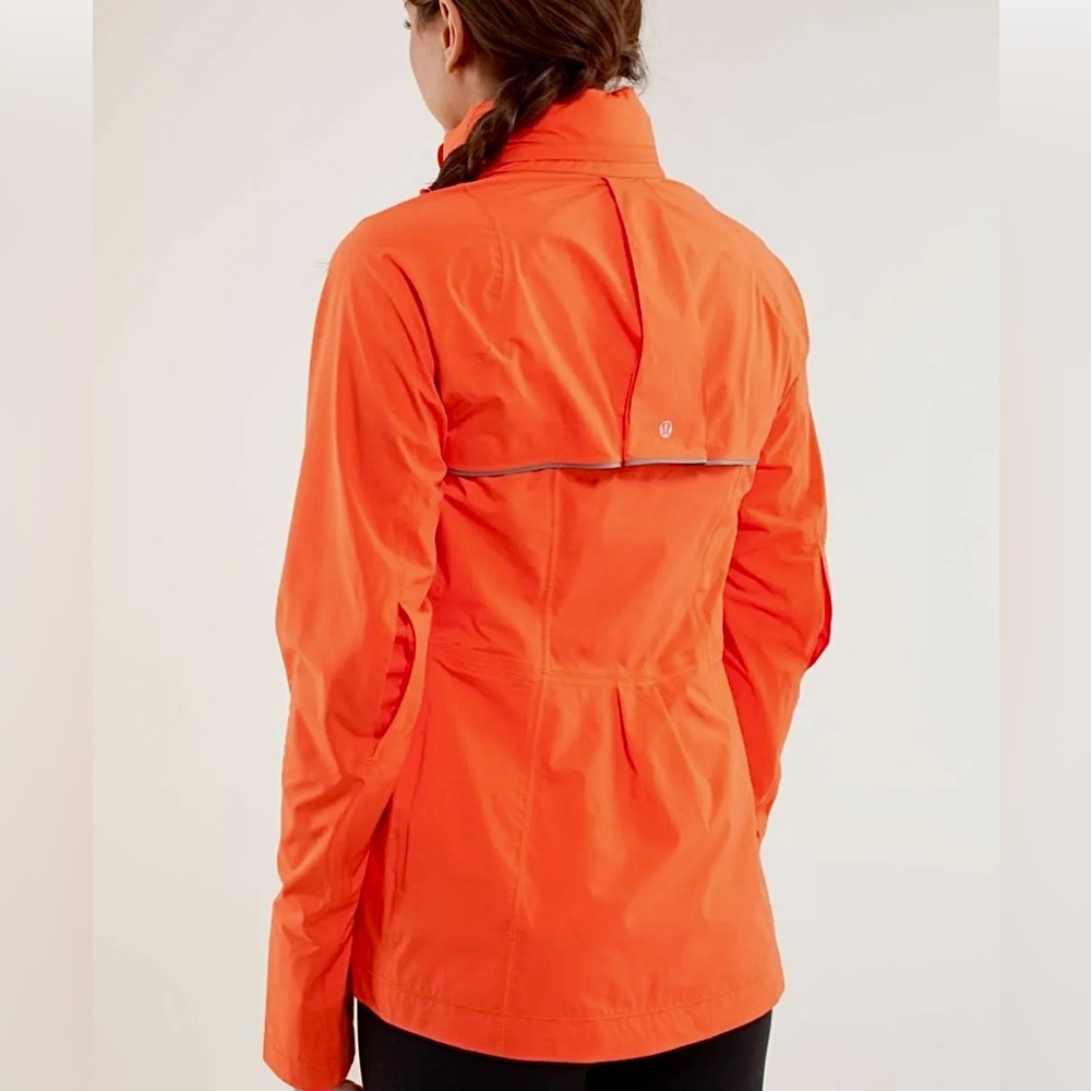 LULULEMON RUN: IN THE RAIN JACKET DAZZLING SIZE 6